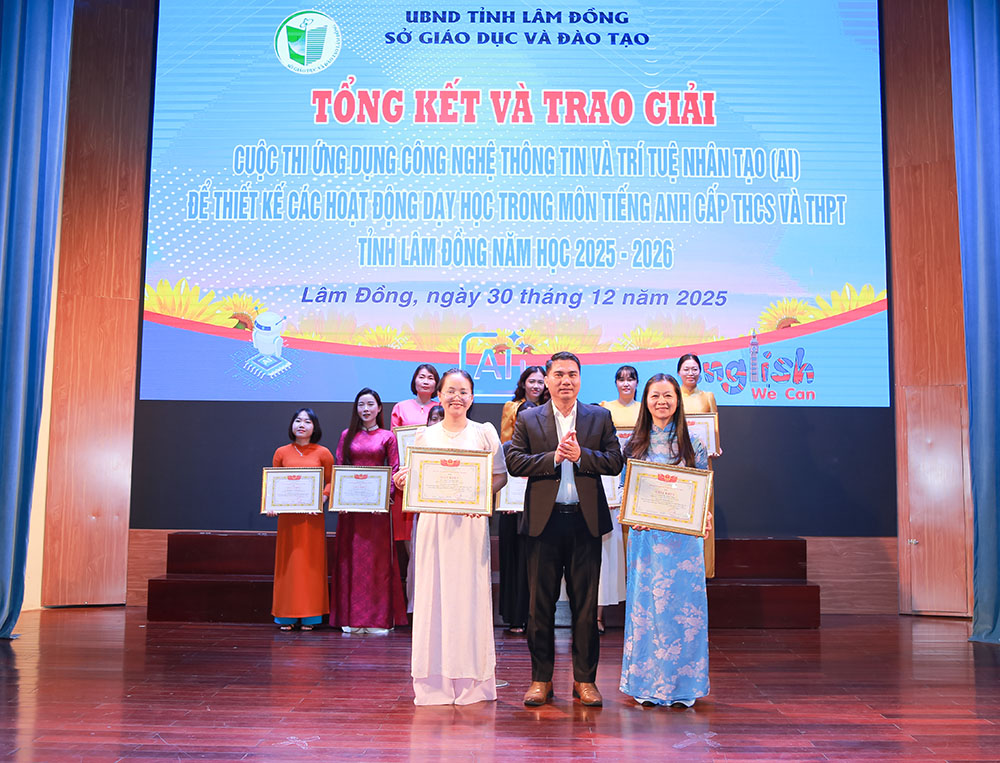 Giáo viên Trường THPT Trần Phú – Đà Lạt đạt Giải Nhất Cuộc thi ứng dụng CNTT và AI trong dạy học Tiếng Anh