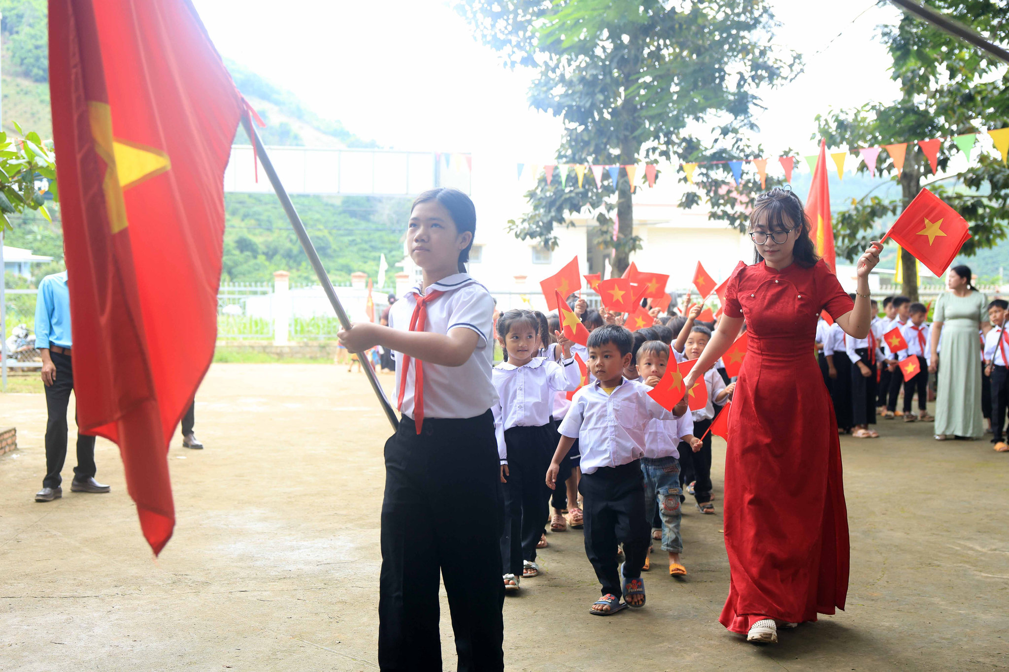 Đạ M’Pô rộn ràng khai giảng sớm