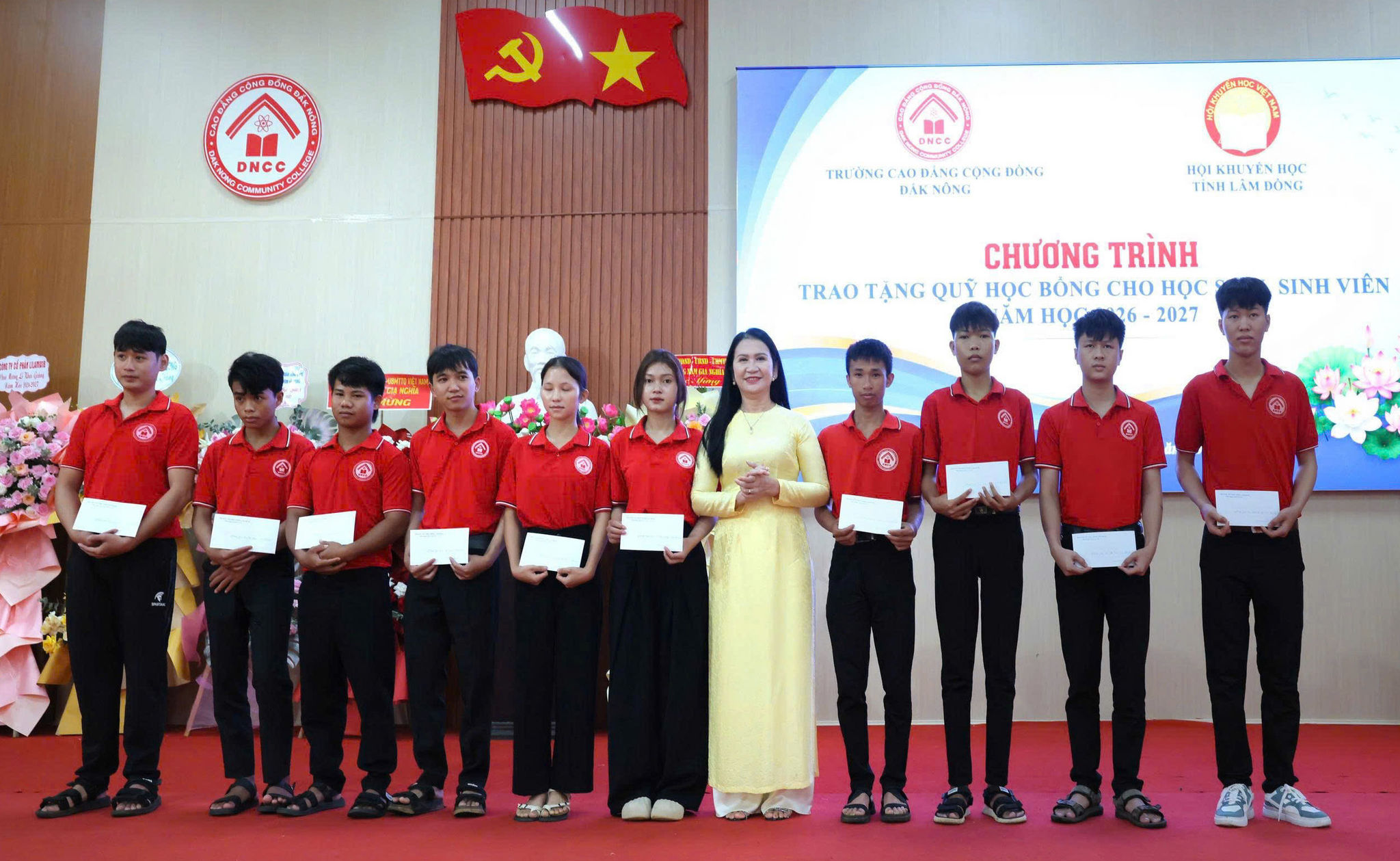 Hội Khuyến học tỉnh vận động hơn 4,8 tỷ đồng tiếp sức học sinh khó khăn đến trường