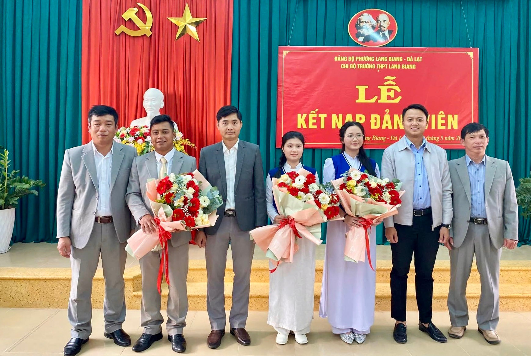 Chú trọng phát triển Đảng trong học sinh