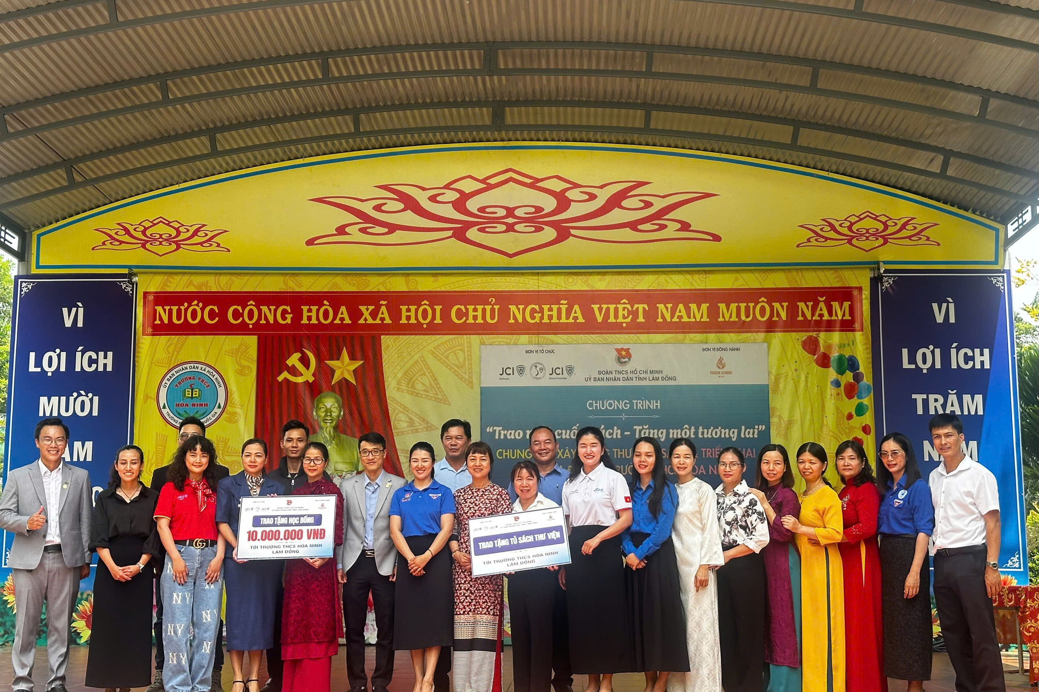 Thư viện xanh và những trang sách mở