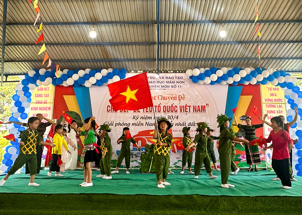 Sắc màu tháng Tư trong sinh hoạt chuyên môn mầm non Cụm 11