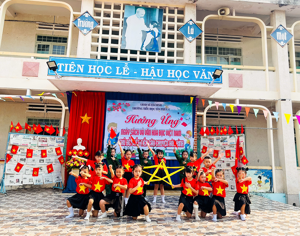 Tưng bừng Ngày Sách và Văn hóa đọc Việt Nam tại Trường Tiểu học Tân Phúc 1