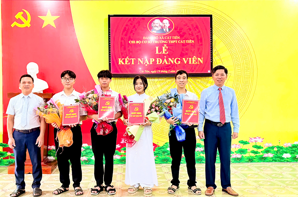 04 học sinh Trường THPT Cát Tiên vinh dự được kết nạp vào Đảng