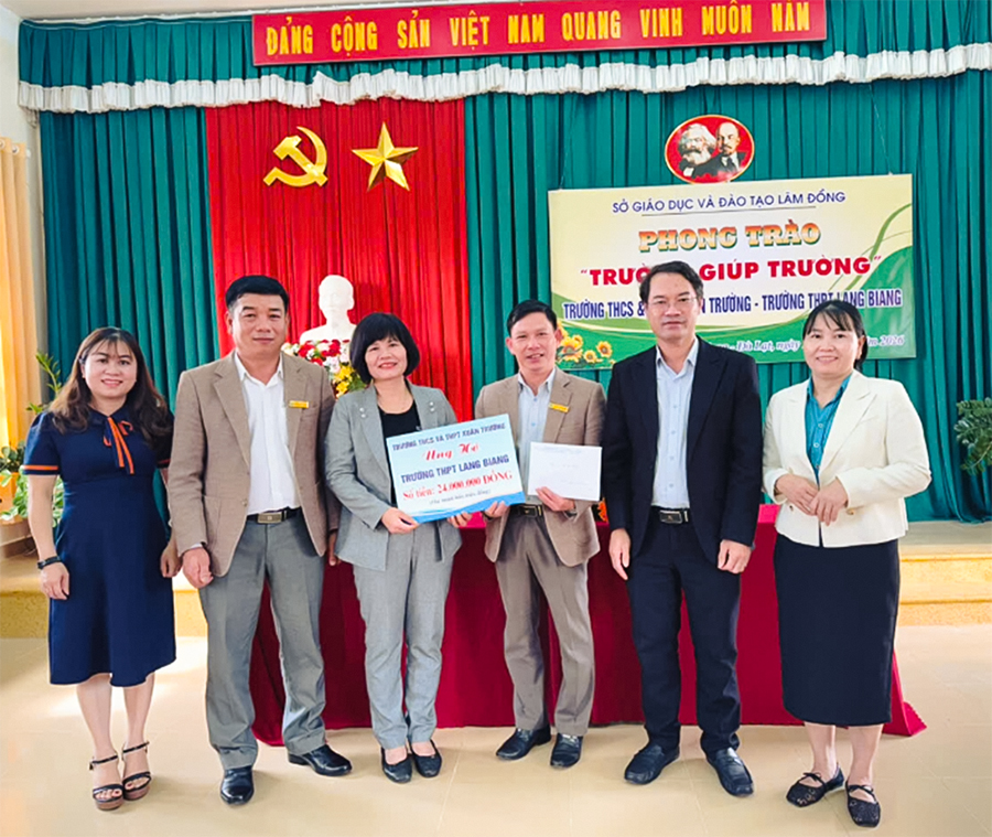 “Trường giúp trường” thắt chặt tình đoàn kết giữa THPT Lang Biang và THCS & THPT Xuân Trường