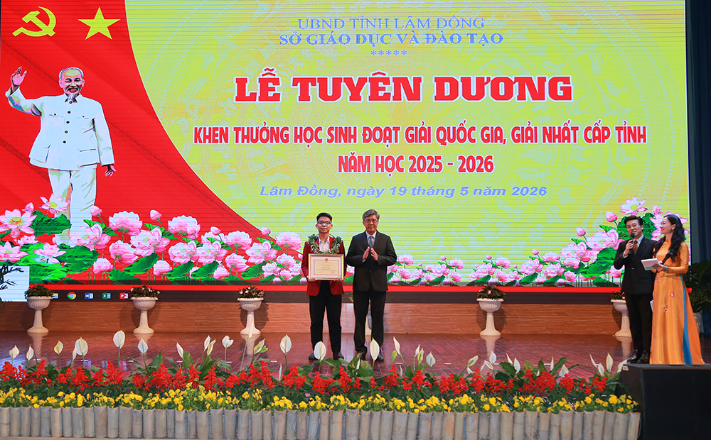 Lan tỏa tinh thần học tập và làm theo Bác từ Lễ tuyên dương học sinh giỏi Lâm Đồng