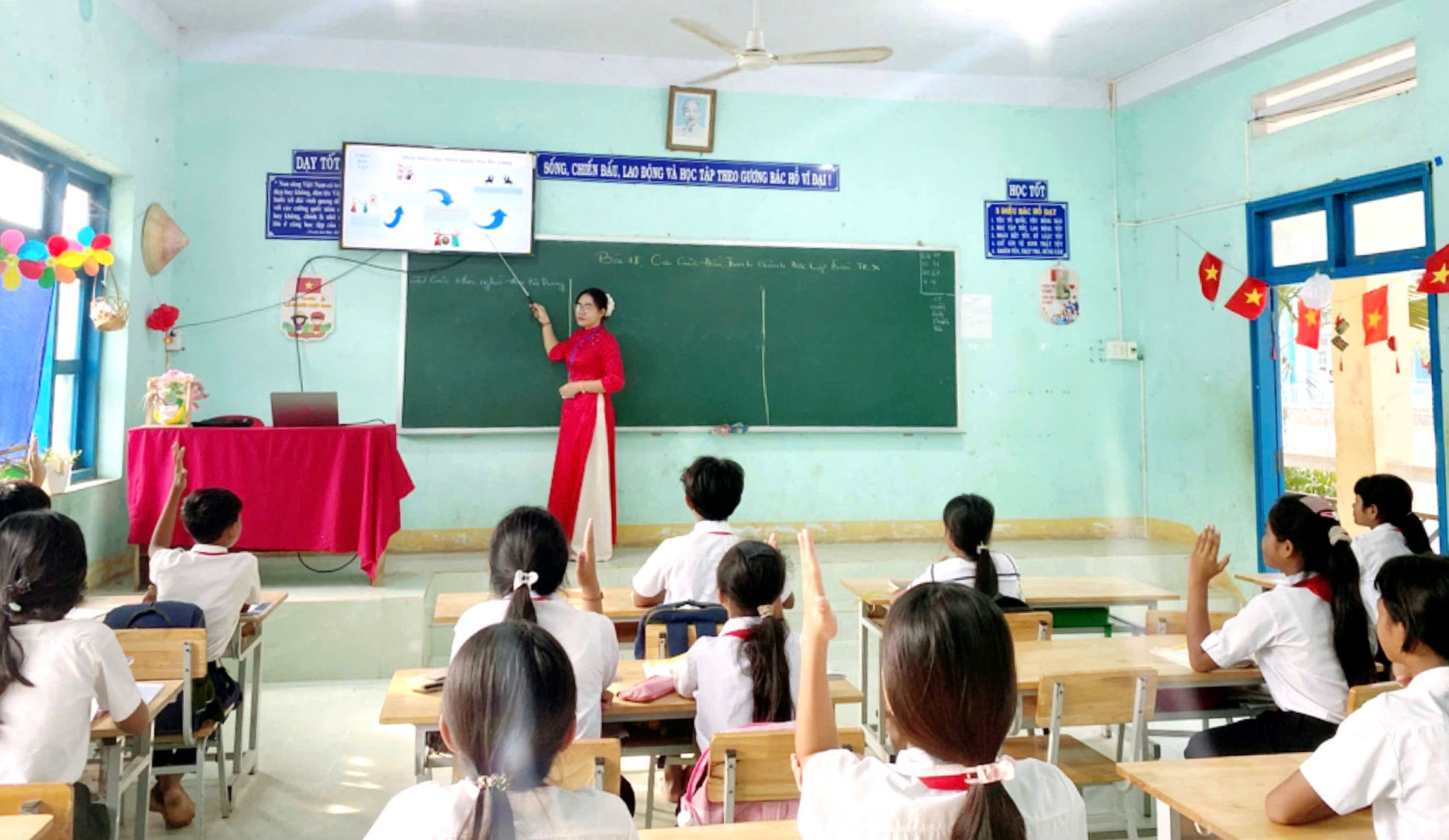 Khi “Bình dân học vụ số” lan tỏa từ trường học