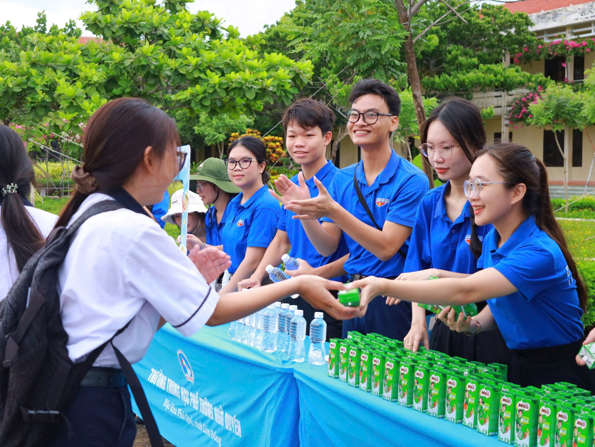 Tiếp sức hơn 41.100 sĩ tử Lâm Đồng trong ngày thi đầu tiên