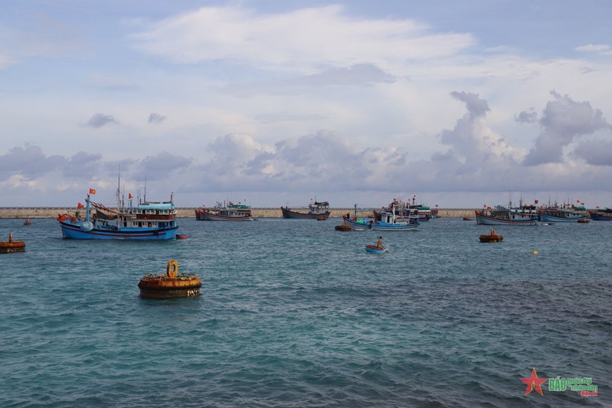 Ngôi nhà chung giữa biển