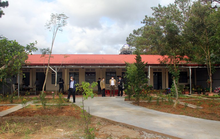 Công đoàn Giáo dục bàn giao nhà công vụ Trường THCS&THPT Đạ Nhim