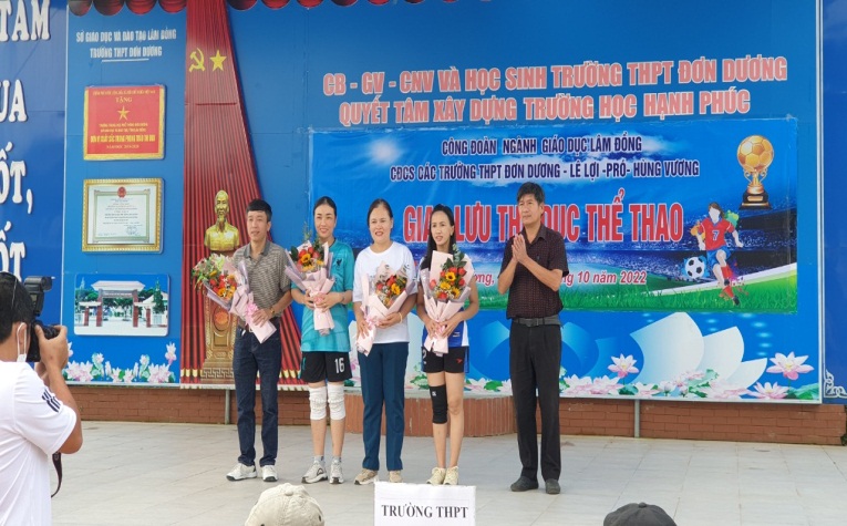 GIAO LƯU THỂ DỤC THỂ THAO GẮN TÌNH ĐOÀN KẾT