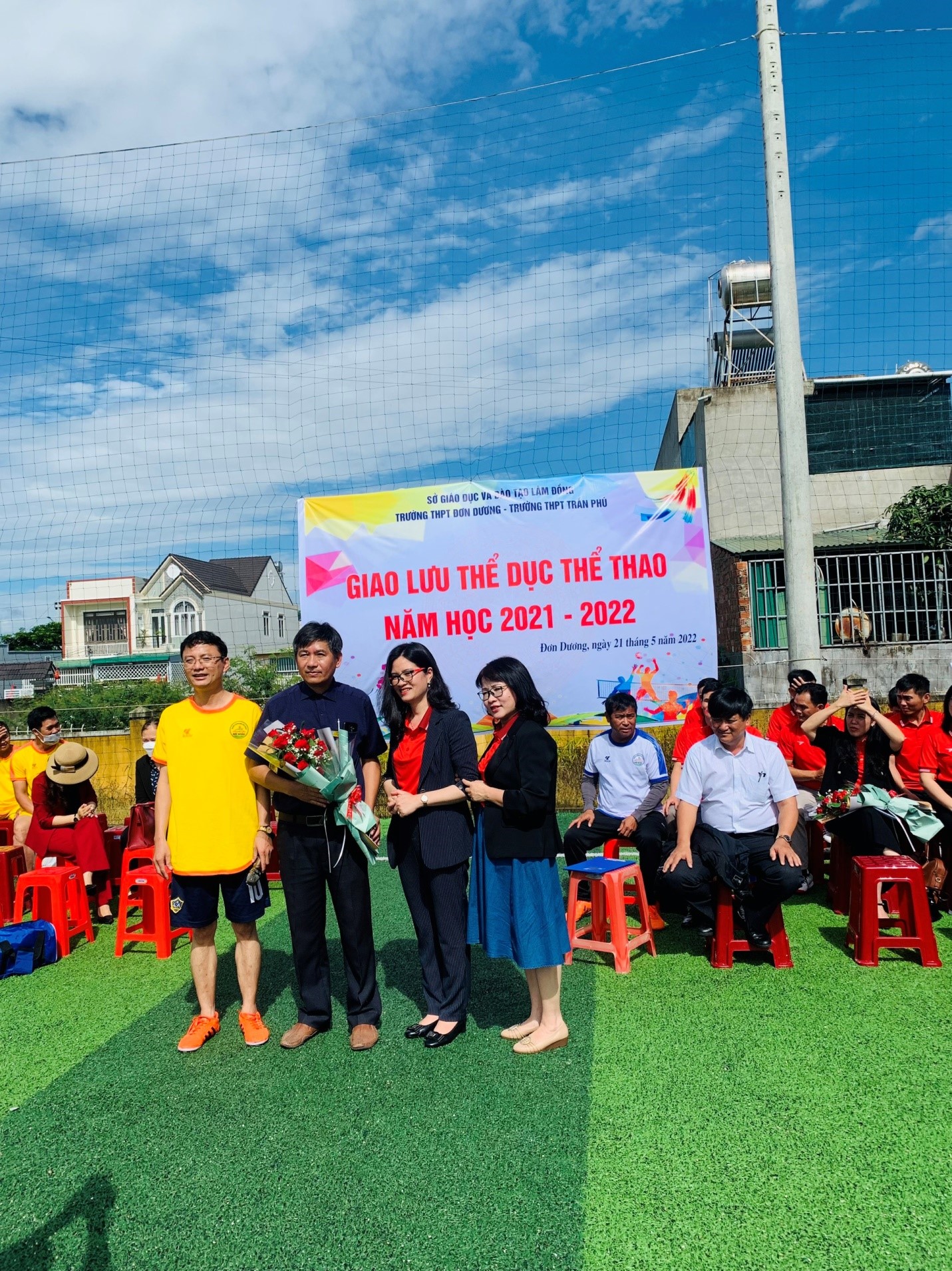 CHƯƠNG TRÌNH GIAO LƯU THỂ DỤC THỂ THAO KẾT TÌNH HỮU NGHỊ GIỮA TRƯỜNG THPT ĐƠN DƯƠNG VÀ TRƯỜNG THPT TRẦN PHÚ