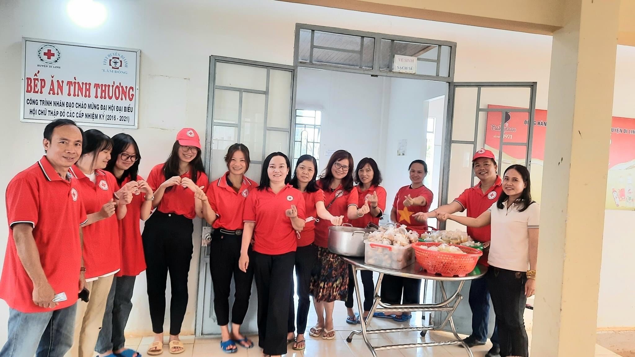 CÔNG ĐOÀN THPT DI LINH THAM GIA HOẠT ĐỘNG  TỪ THIỆN VÌ CỘNG ĐỒNG 