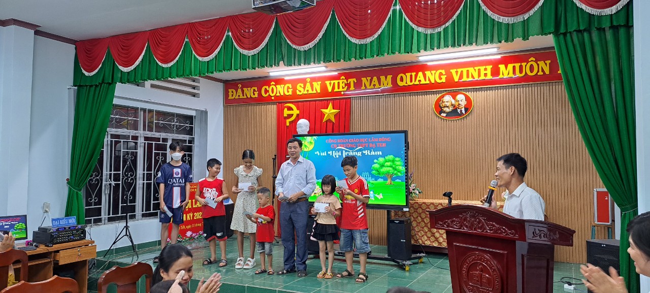 VUI HỘI TRĂNG RẰM TẠI TRƯỜNG THPT ĐẠ TẺH