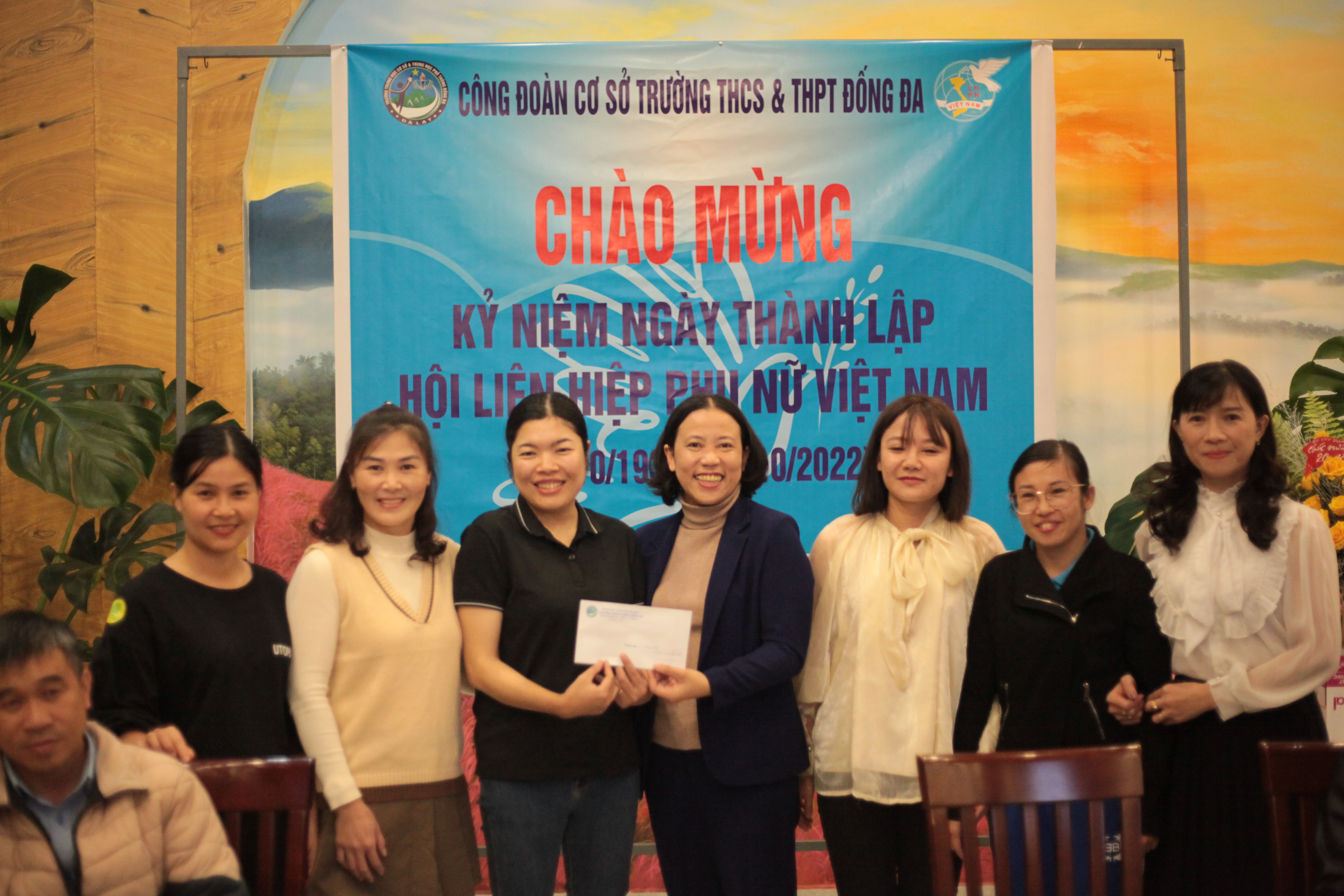 HOẠT ĐỘNG KỶ NIỆM 92 NĂM NGÀY THÀNH LẬP HỘI LHPN VIỆT NAM (20/10/1930 – 20/10/2022) TẠI CĐCS TRƯỜNG THCS & THPT ĐỐNG ĐA, ĐÀ LẠT