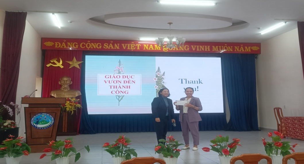 TRƯỜNG THCS & THPT ĐỐNG ĐA TỔ CHỨC ĐỢT TẬP HUẤN CHUYÊN MÔN CHUẨN BỊ CHO NĂM HỌC 2023 - 2024