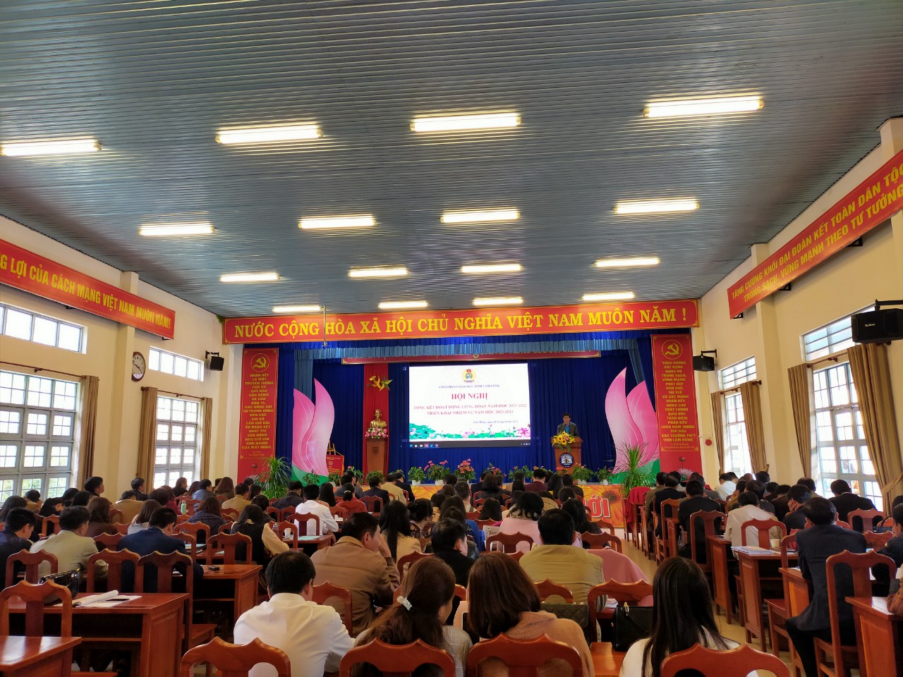 CÔNG ĐOÀN NGÀNH GIÁO DỤC TỈNH LÂM ĐỒNG TỔ CHỨC HỘI NGHỊ TỔNG KẾT HOẠT ĐỘNG NĂM HỌC 2021-2022, TRIỂN KHAI NHIỆM VỤ NĂM HỌC 2022-2023