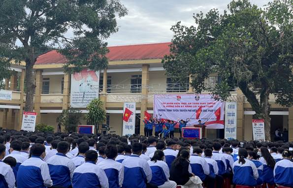 TRƯỜNG THPT LỘC THANH VỚI CÔNG TÁC TUYÊN TRUYỀN THỰC HIỆN AN TOÀN GIAO THÔNG (ATGT) VÀ HƯỚNG DẪN LÁI XE AN TOÀN NĂM HỌC 2022-2023