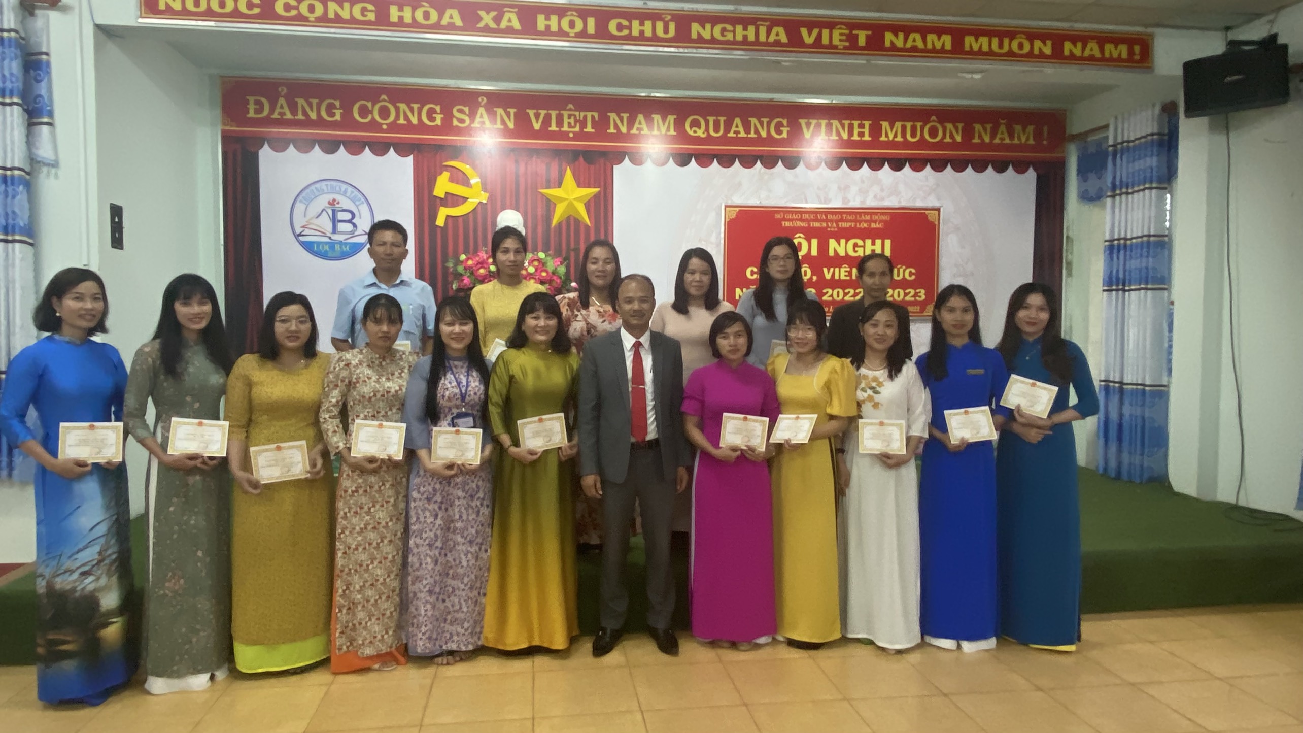 TRƯỜNG THCS&THPT LỘC BẮC TỔ CHỨC HỘI NGHỊ CÁN BỘ, VIÊN CHỨC NĂM HỌC 2022-2023