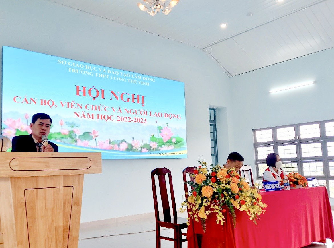 PHÁT HUY DÂN CHỦ CƠ SỞ THÔNG QUA HOẠT ĐỘNG ĐỐI THOẠI GIỮA THỦ TRƯỞNG ĐƠN VỊ VÀ NGƯỜI LAO ĐỘNG TRONG HỘI NGHỊ CÁN BỘ, VIÊN CHỨC  TRƯỜNG THPT LƯƠNG THẾ VINH NĂM HỌC 2022-2023