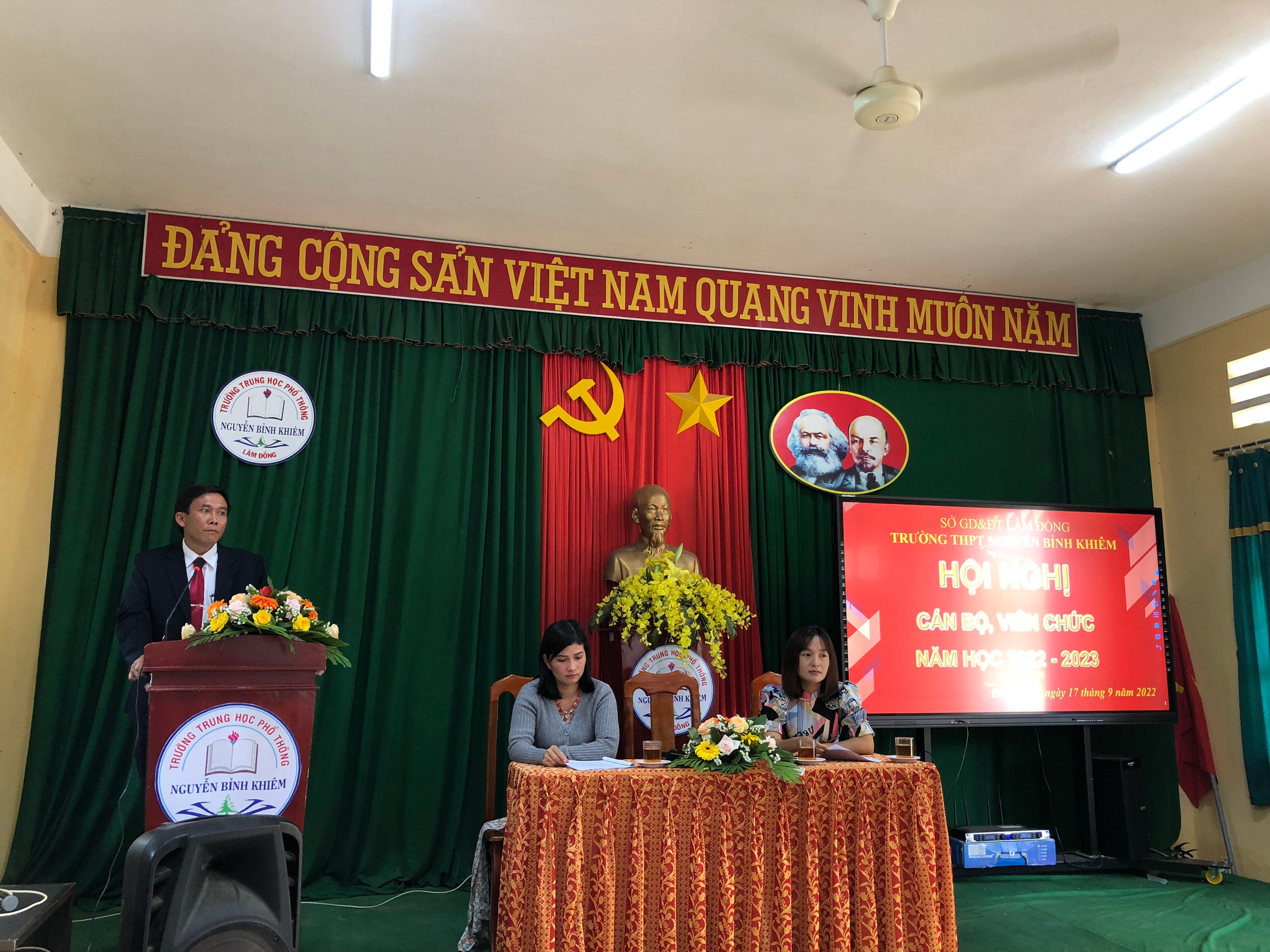 HỘI NGHỊ CÁN BỘ, VIÊN CHỨC TRƯỜNG THPT NGUYỄN BỈNH KHIÊM NĂM HỌC 2022 - 2023