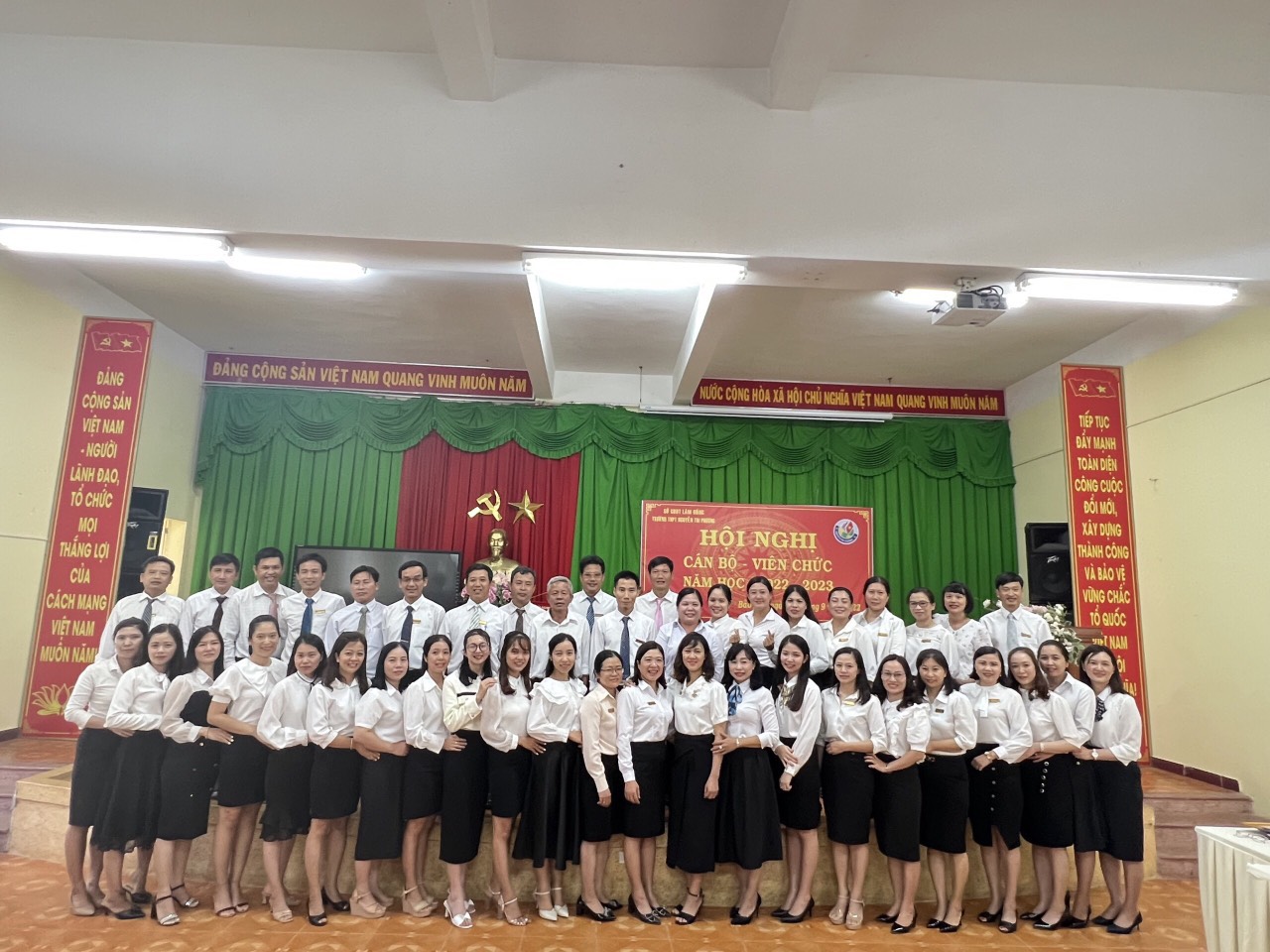 PHÁT HUY VAI TRÒ CỦA CĐCS TRONG PHỐI  HỢP VỚI CHÍNH QUYỀN THỰC HIỆN DÂN CHỦ CƠ SỞ Ở TRƯỜNG THPT NGUYỄN TRI PHƯƠNG - 5 NĂM MỘT CHẶNG ĐƯỜNG