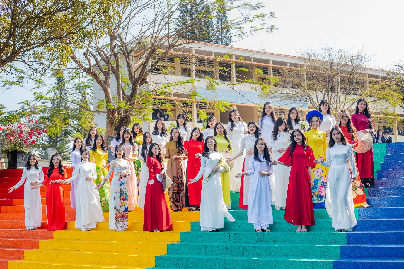 CĐCS TRƯỜNG THPT BẢO LỘC TÍCH CỰC PHỐI HỢP VỚI NHÀ TRƯỜNG VÀ ĐOÀN THANH NIÊN TỔ CHỨC CÁC HOẠT ĐỘNG CHÀO MỪNG THÁNG THANH NIÊN, THÁNG 03/2023