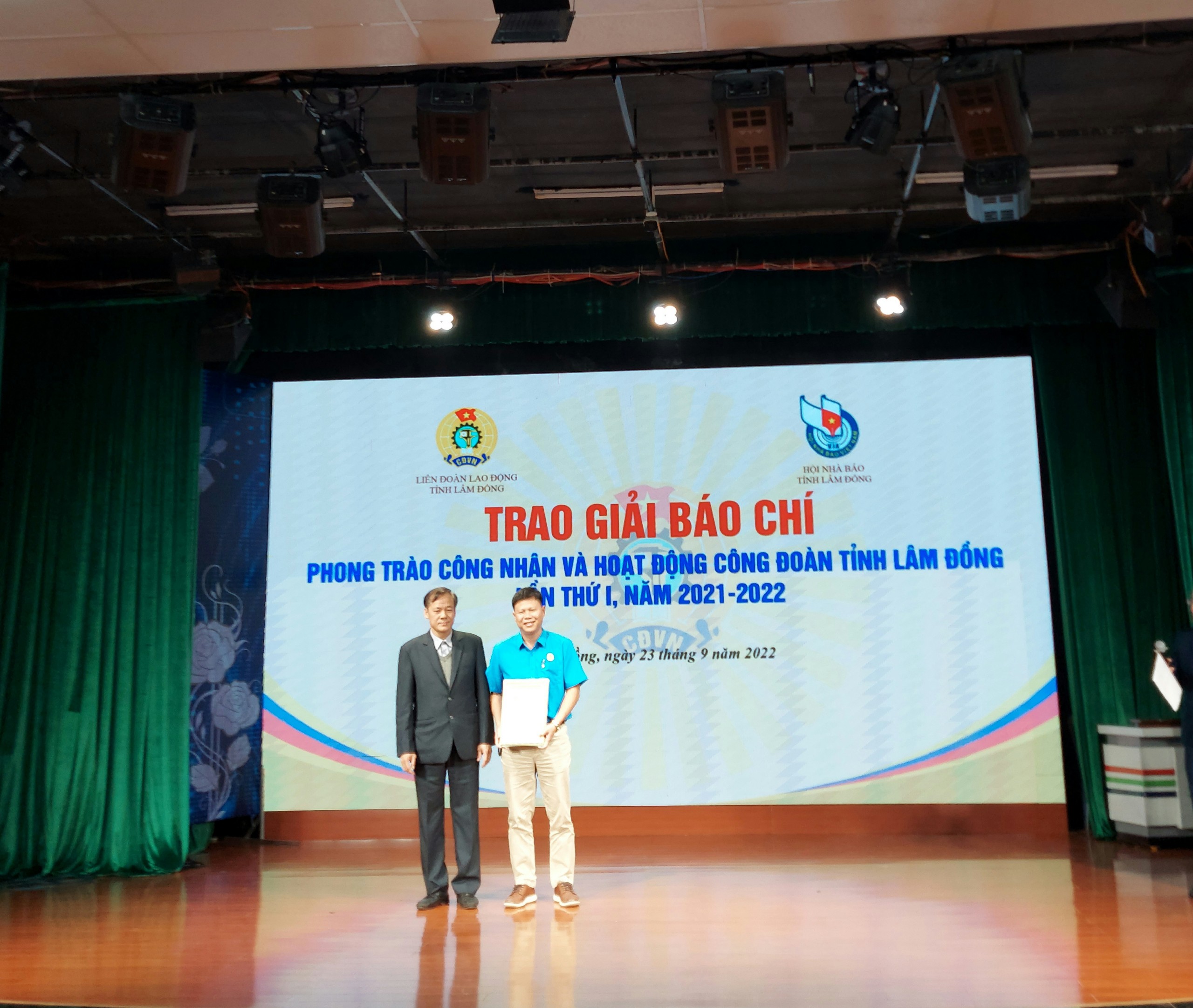 GIỚI THIỆU TÁC PHẨM XUẤT SẮC ĐẠT GIẢI A – GIẢI BÁO CHÍ  VỀ  PHONG TRÀO CÔNG NHÂN VÀ HOẠT ĐỘNG CÔNG ĐOÀN  TỈNH LÂM ĐỒNG LẦN THỨ I, NĂM 2021 – 2022