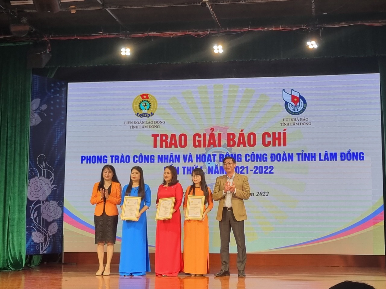 GIỚI THIỆU TÁC PHẨM ĐẠT GIẢI C – GIẢI BÁO CHÍ  VỀ  PHONG TRÀO CÔNG NHÂN VÀ HOẠT ĐỘNG CÔNG ĐOÀN  TỈNH LÂM ĐỒNG LẦN THỨ I, NĂM 2021 – 2022