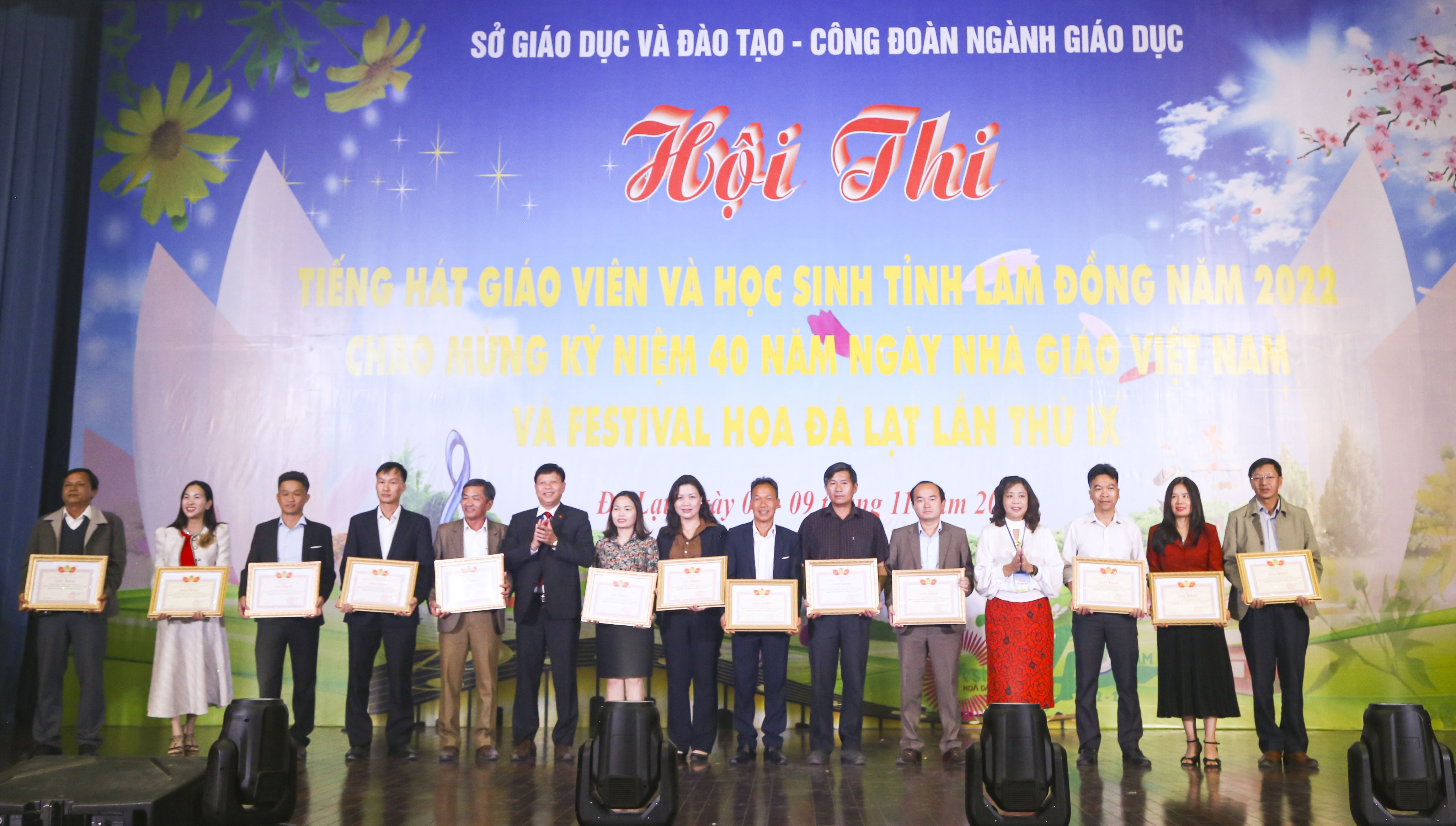 CÔNG ĐOÀN GIÁO DỤC LÂM ĐỒNG BẾ MẠC HỘI THI TIẾNG HÁT GIÁO VIÊN, HỌC SINH TỈNH LÂM ĐỒNG NĂM 2022 CỤM ĐÀ LẠT