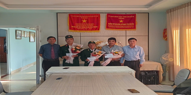 CÔNG ĐOÀN THPT ĐƠN DƯƠNG TRI ÂN VÀ CHÚC MỪNG 80 NĂM NGÀY THÀNH LẬP QUÂN ĐỘI NHÂN DÂN VIỆT NAM 22/12/2024