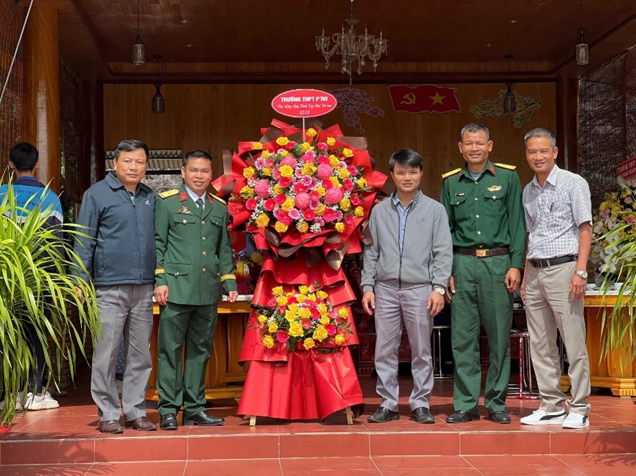 THĂM VÀ CHÚC MỪNG BAN CHỈ HUY QUÂN SỰ HUYỆN ĐƠN DƯƠNG NHÂN NGÀY THÀNH LẬP QUÂN ĐỘI NHÂN DÂN VIỆT NAM 22/12/2024