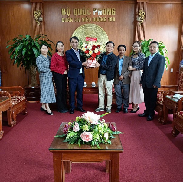 Trường THCS & THPT Xuân Trường thăm và chúc mừng Đại đội 16 và Đoàn An Điều Dưỡng 198, Bộ Quốc Phòng, Đà Lạt nhân ngày thành lập Quân đội Nhân dân Việt Nam (22/12/1944 - 22/12/2024)