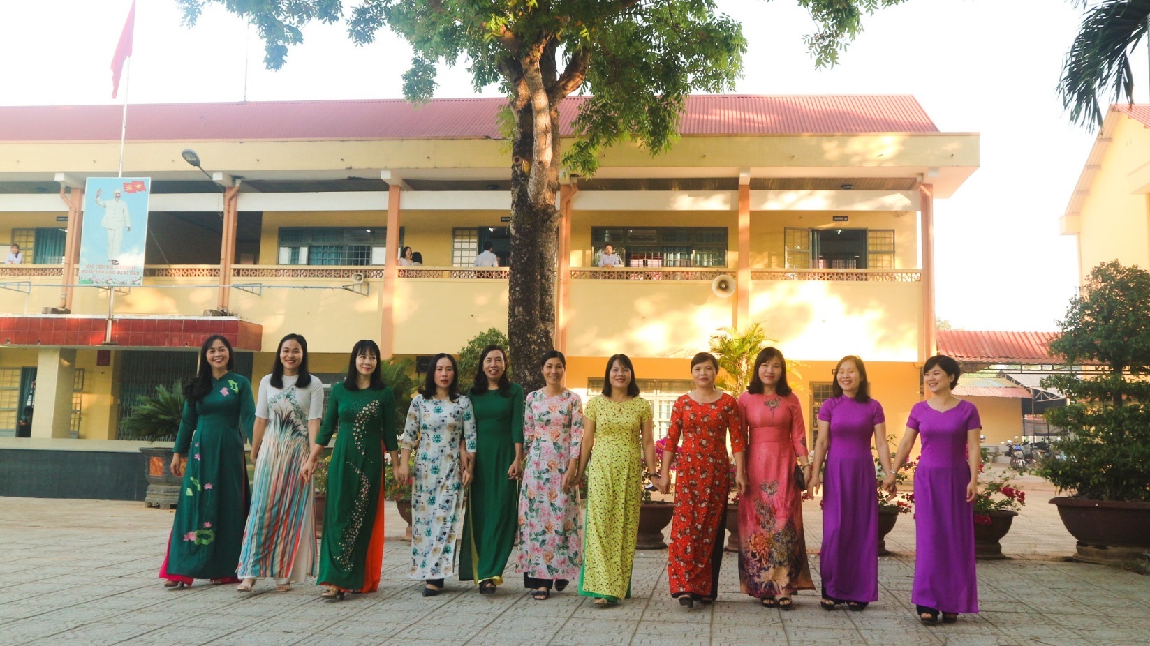 TRƯỜNG THPT ĐẠ TẺH HƯỞNG ỨNG TUẦN LỄ ÁO DÀI