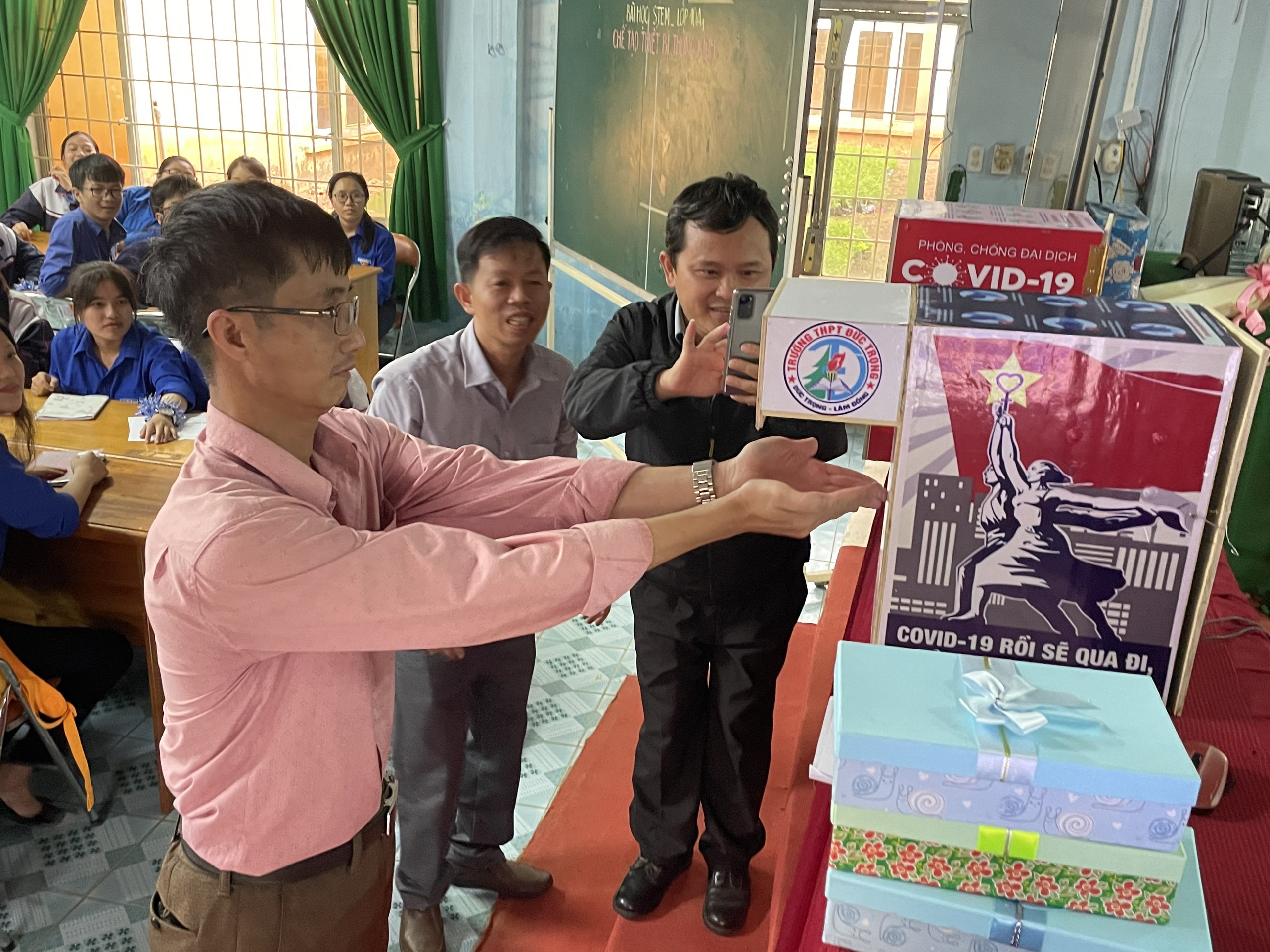 THPT ĐỨC TRỌNG - VAI TRÒ CỦA CÔNG ĐOÀN TRONG VIỆC THÚC ĐẨY CÁC HOẠT ĐỘNG CHUYÊN MÔN  NHÀ TRƯỜNG