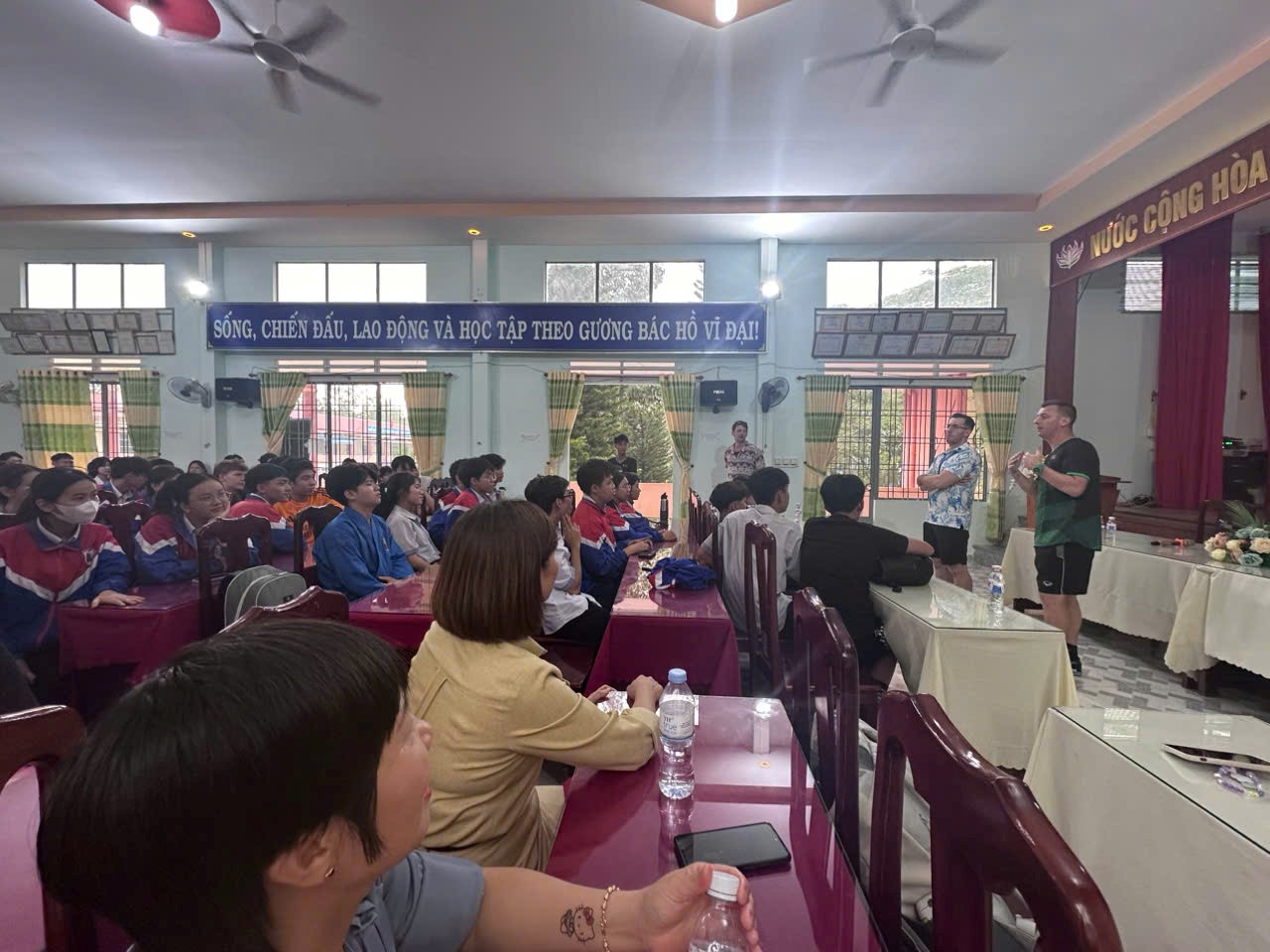 TRƯỜNG THPT BẢO LÂM TỔ CHỨC CHƯƠNG TRÌNH GIAO LƯU VĂN HÓA – THỂ DỤC, THỂ THAO NHẰM NÂNG CAO NĂNG LỰC NGOẠI NGỮ CHO HỌC SINH