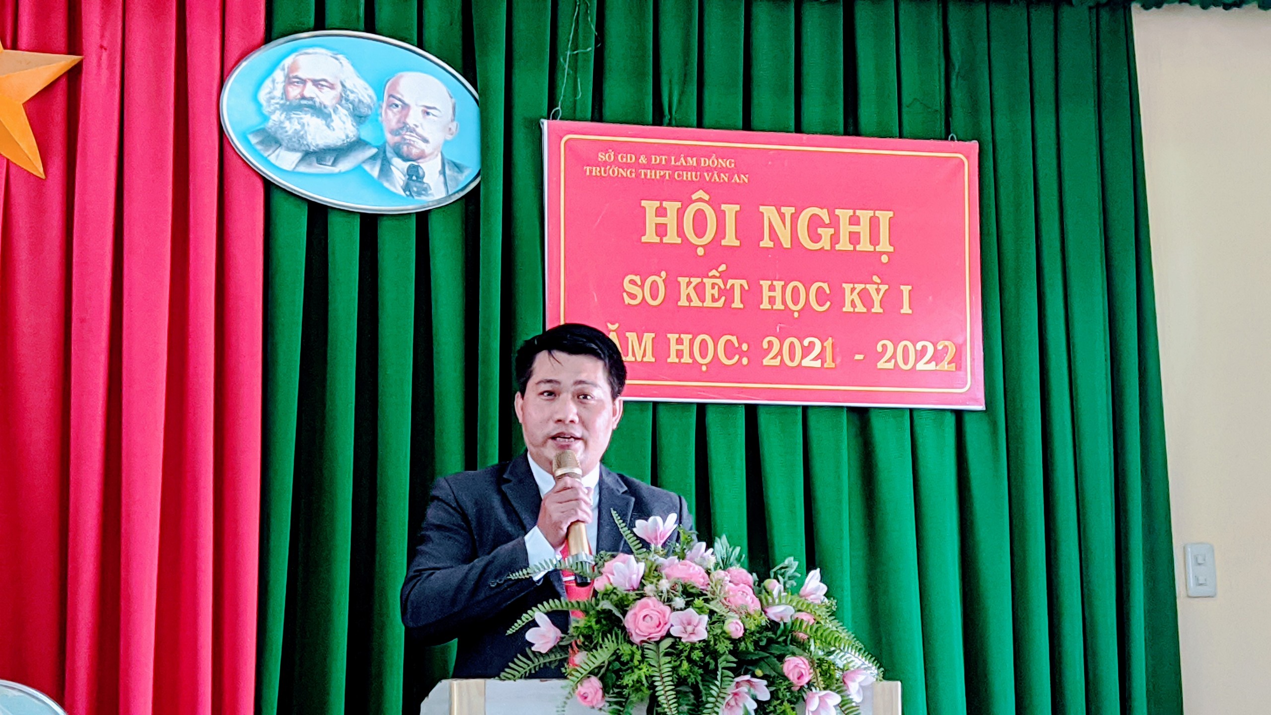 TRƯỜNG THPT CHU VĂN AN TỔ CHỨC HỘI NGHỊ SƠ KẾT HỌC KỲ I NĂM HỌC 2021-2022 