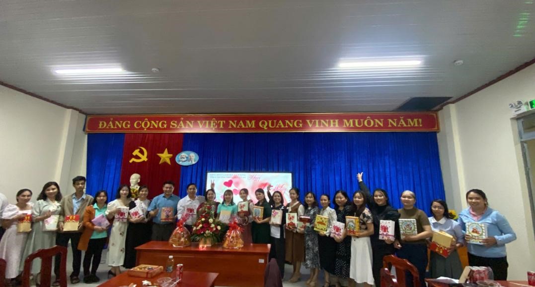 CÔNG ĐOÀN CƠ SỞ TRƯỜNG THPT CHU VĂN AN HÂN HOAN TỔ CHỨC CÁC HOẠT ĐỘNG KỶ NIỆM 94 NĂM NGÀY TRUYỀN THỐNG PHỤ NỮ VIỆT NAM 20.10.2024