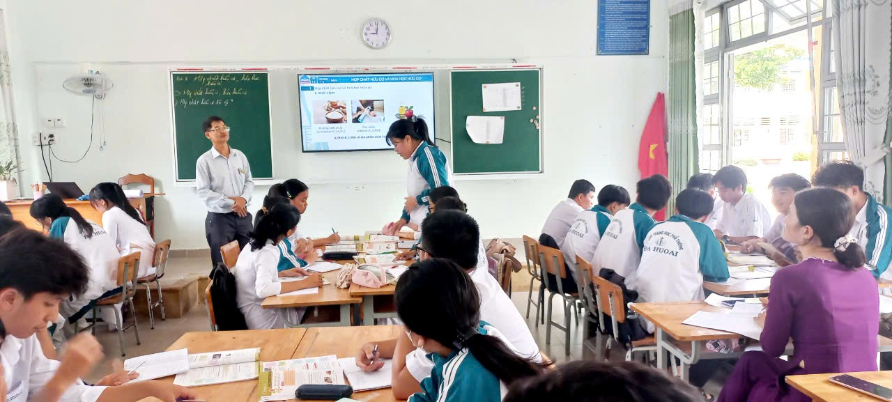 CĐCS TRƯỜNG THPT ĐẠ HUOAI TỔ CHỨC NHIỀU HOẠT ĐỘNG MỪNG NGÀY NHÀ GIÁO VIỆT NAM 20/11