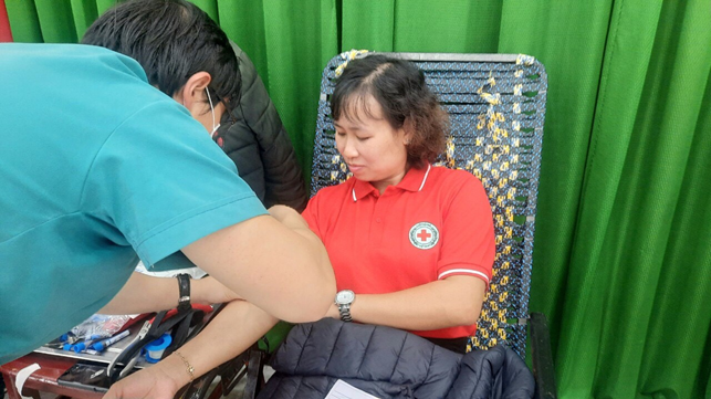 ĐOÀN VIÊN CÔNG ĐOÀN TRƯỜNG THPT DI LINH   HƯỞNG ỨNG CHƯƠNG TRÌNH “HIẾN MÁU TÌNH NGUYỆN NĂM 2024”.