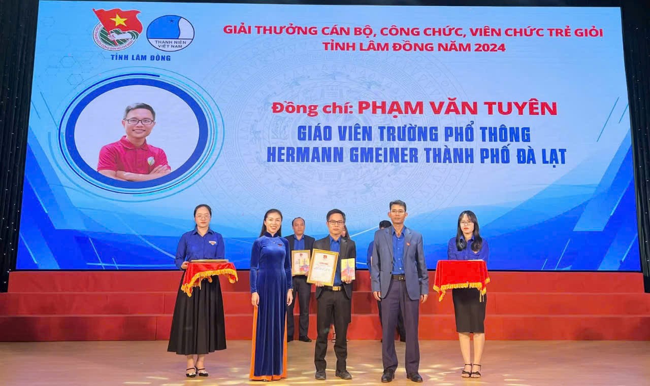 THẦY PHẠM VĂN TUYÊN : NGỌN LỬA TRUYỀN CẢM HỨNG CHO PHONG TRÀO “DẠY TỐT, HỌC TỐT”.