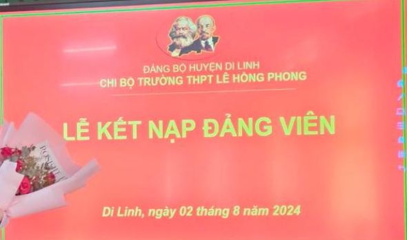 CHI BỘ TRƯỜNG THPT LÊ HỒNG PHONG LẦN ĐẦU TIÊN TỔ CHỨC KẾT NẠP ĐẢNG VIÊN LÀ ĐOÀN VIÊN HỌC SINH TIÊU BIỂU