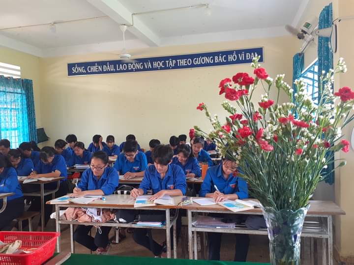 Trường THPT Lê Quý Đôn ĐạTẻh tổ chức chuỗi hoạt động ý nghĩa mừng ngày Phụ nữ Việt Nam 20/10