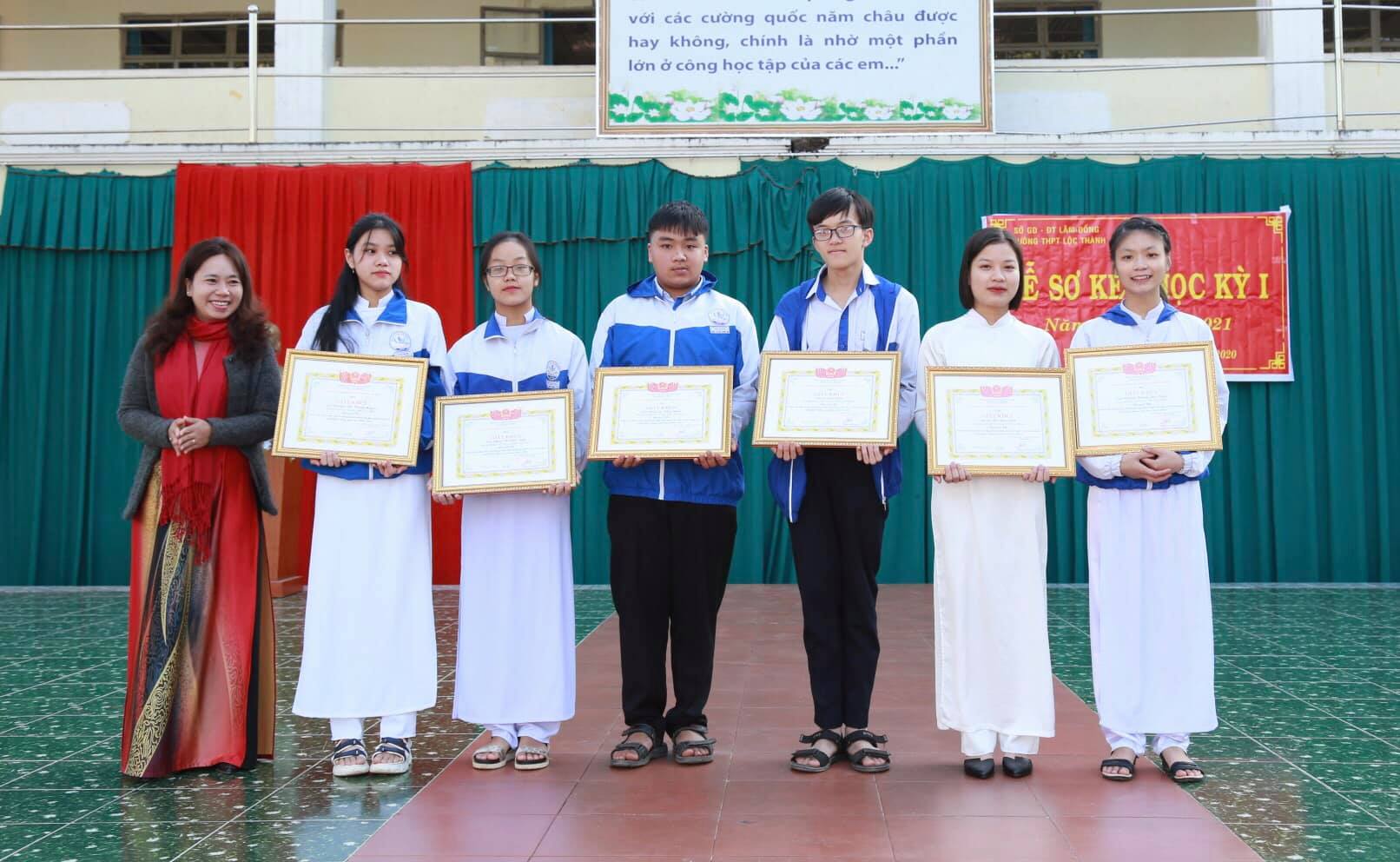 THPT LỘC THÀNH SƠ KẾT THI ĐUA HỌC KỲ I NĂM HỌC 2020-2021