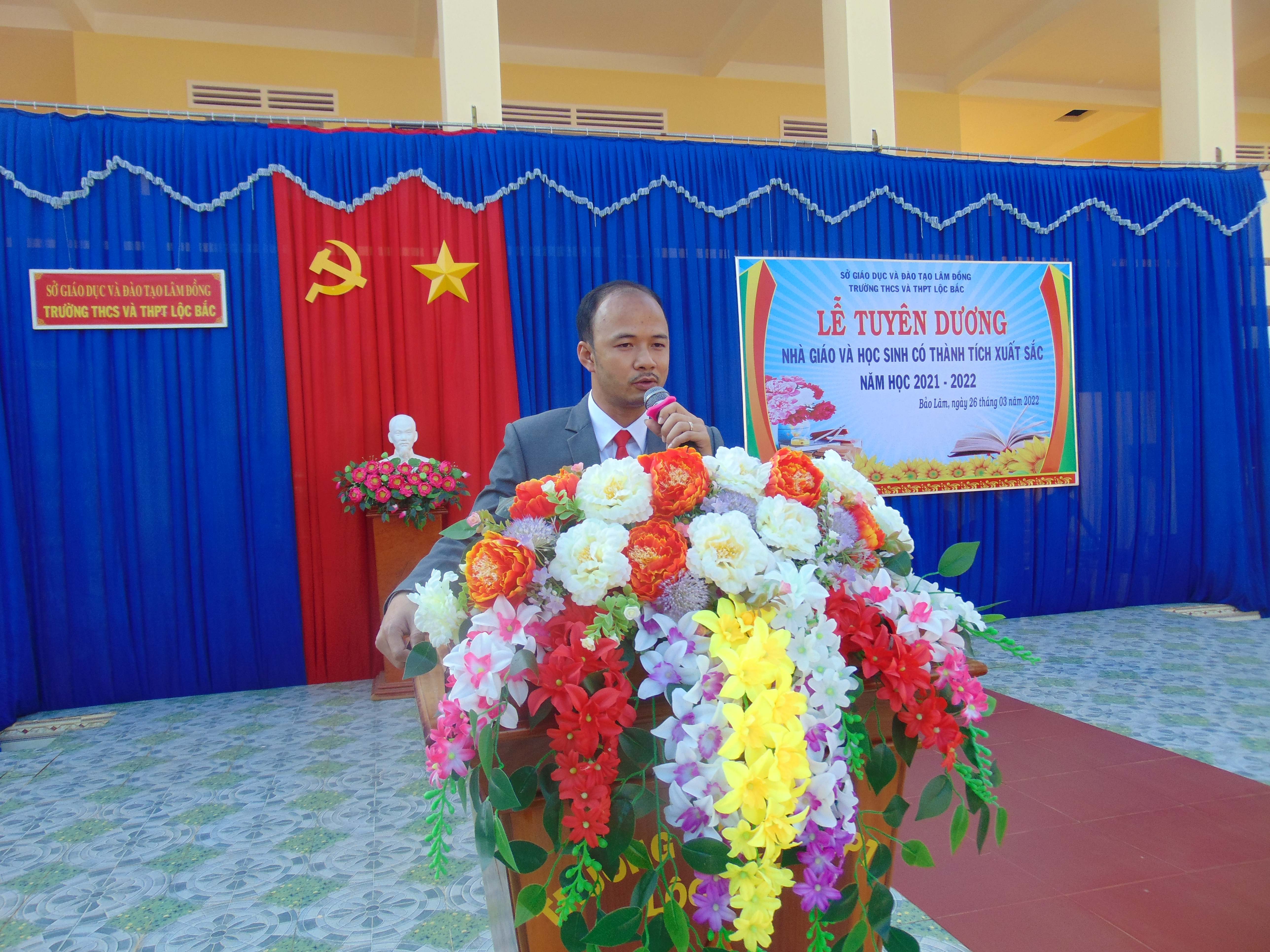 TRƯỜNG THCS & THPT LỘC BẮC LONG TRỌNG TỔ CHỨC LỄ TUYÊN DƯƠNG  HỌC SINH VÀ GIÁO VIÊN ĐẠT THÀNH TÍCH XUẤT SẮC NĂM HỌC 2021 – 2022