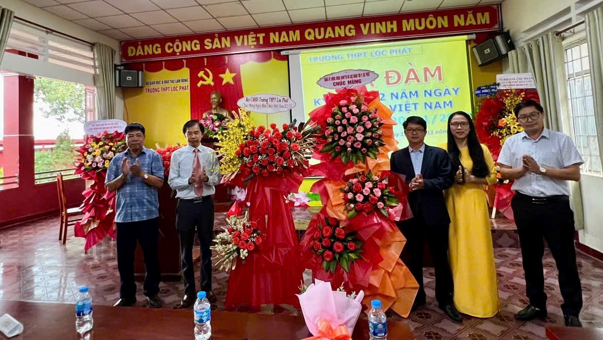 TOẠ ĐÀM KỶ NIỆM 42 NĂM NGÀY NHÀ GIÁO VIỆT NAM (20/11/1982-20/11/2024) TẠI TRƯỜNG THPT LỘC PHÁT.