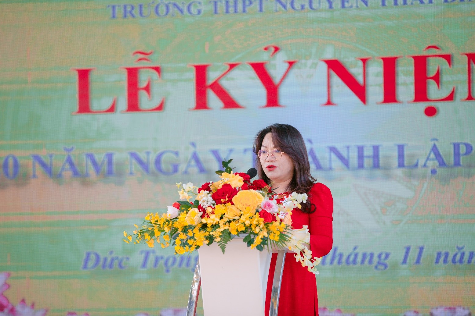 TRƯỜNG THPT NGUYỄN THÁI BÌNH - 20 NĂM HÀNH TRÌNH “ƯƠM MẦM TRI THỨC”