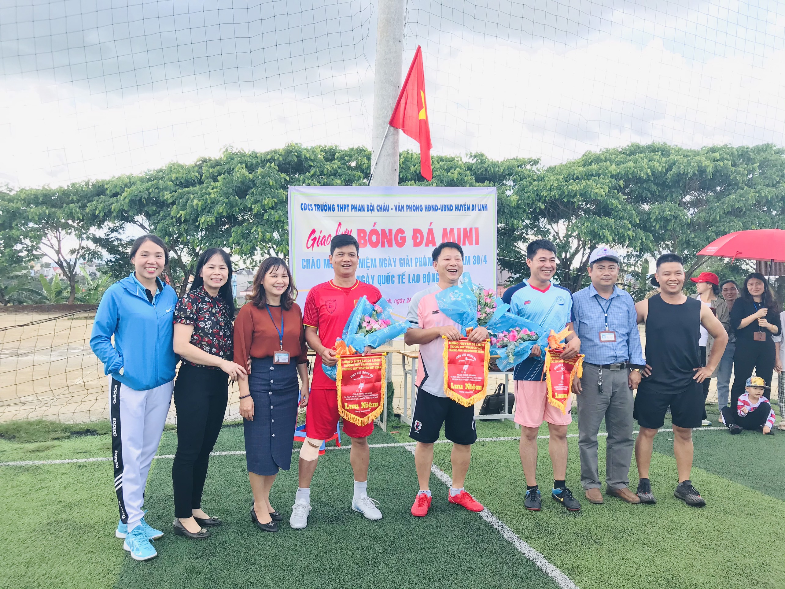 CĐCS Trường THPT Phan Bội Châu - Sôi nổi hoạt động chào mừng Kỷ niệm 46 năm Ngày Giải phóng Miền Nam, thống nhất đất nước (30/4/1975 - 30/4/2021) và ngày Quốc tế Lao động 1/5