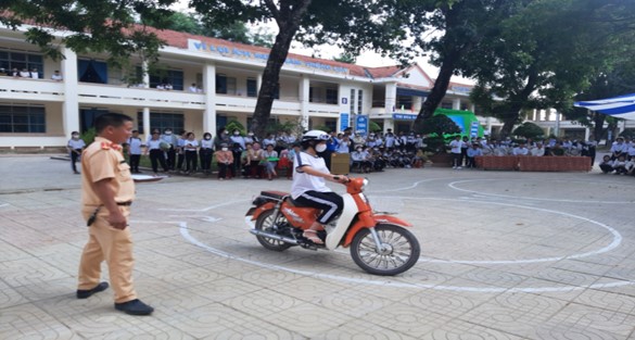 TRƯỜNG THPT QUANG TRUNG TỔ CHỨC CUỘC THI TÌM HIỂU  PHÁP LUẬT VỀ TRẬT TỰ, AN TOÀN GIAO THÔNG NĂM 2023