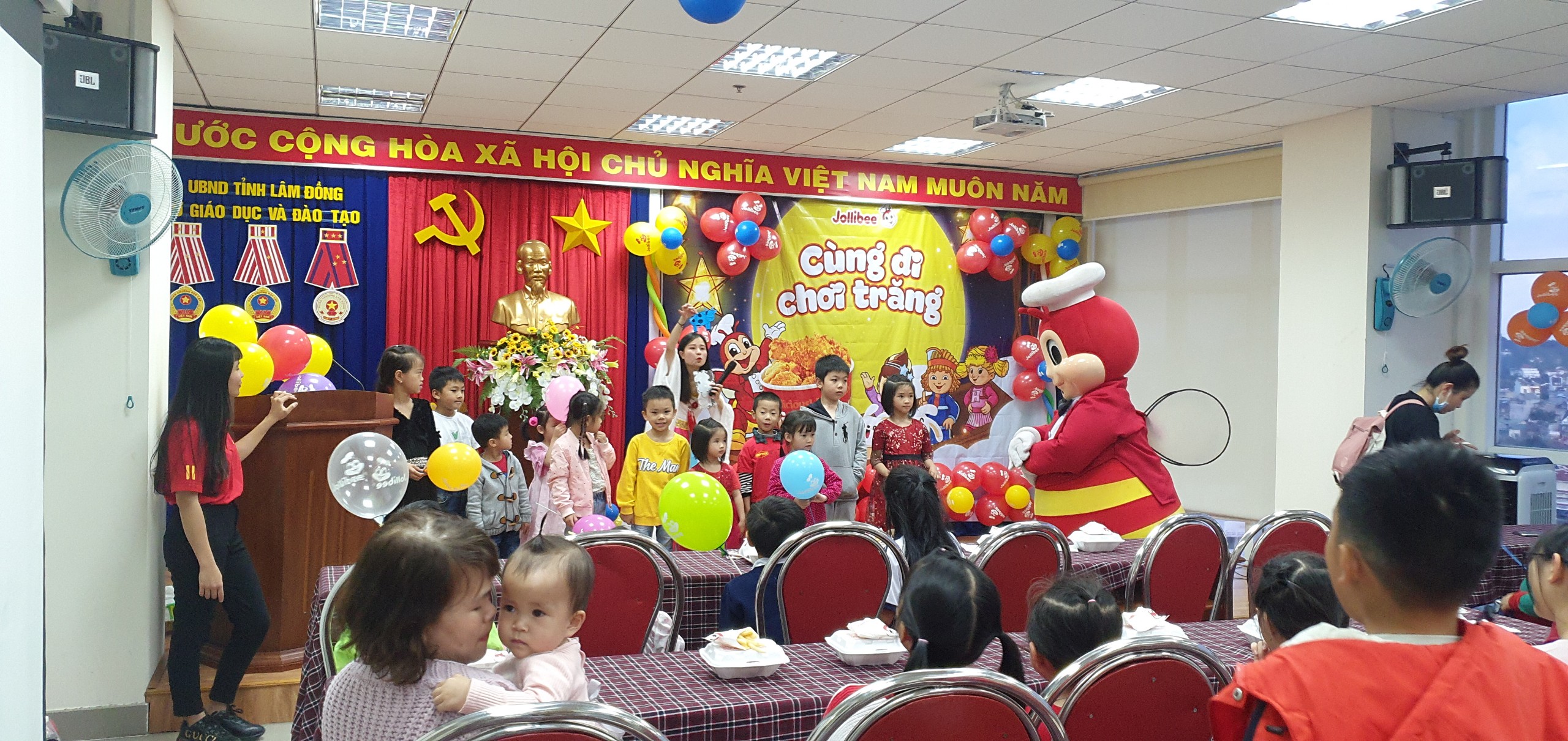 TRUNG THU CỦA CÔNG ĐOÀN CƠ QUAN SGD & ĐT